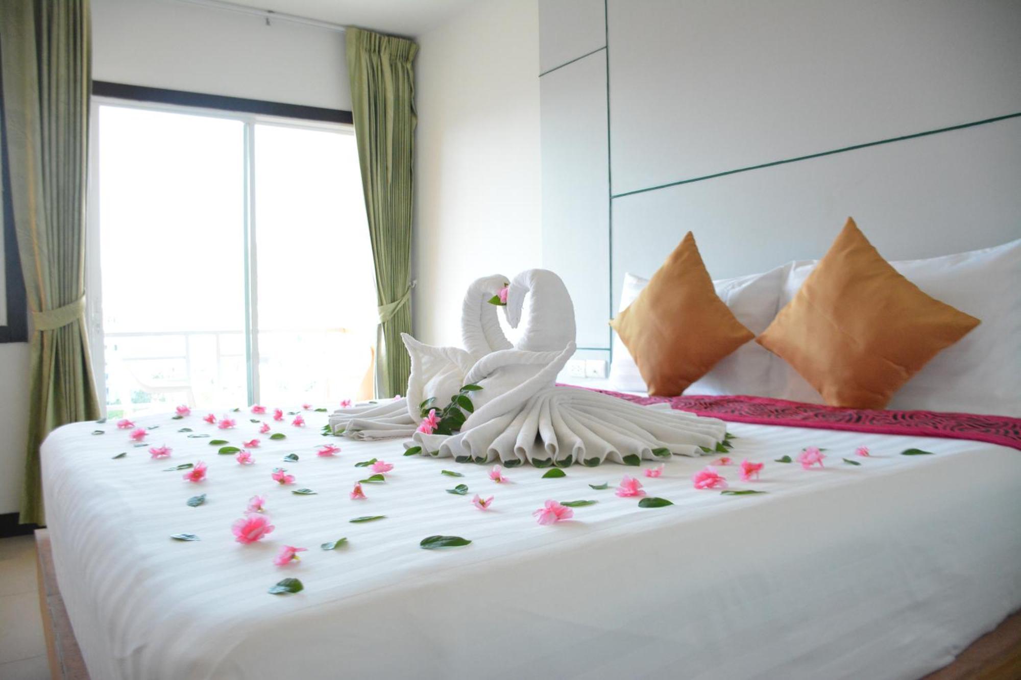 Zephyr Grand Hotel Patong Esterno foto