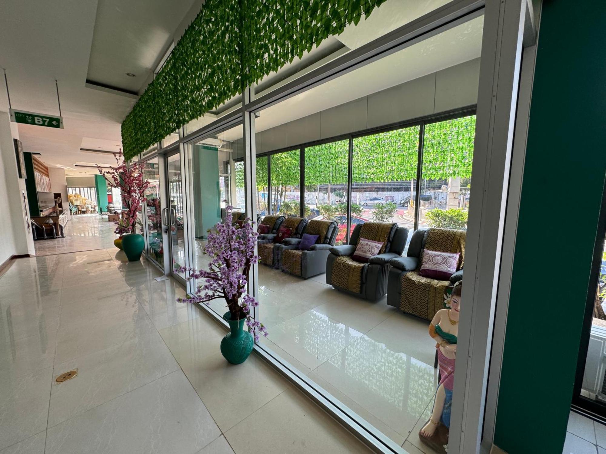 Zephyr Grand Hotel Patong Esterno foto