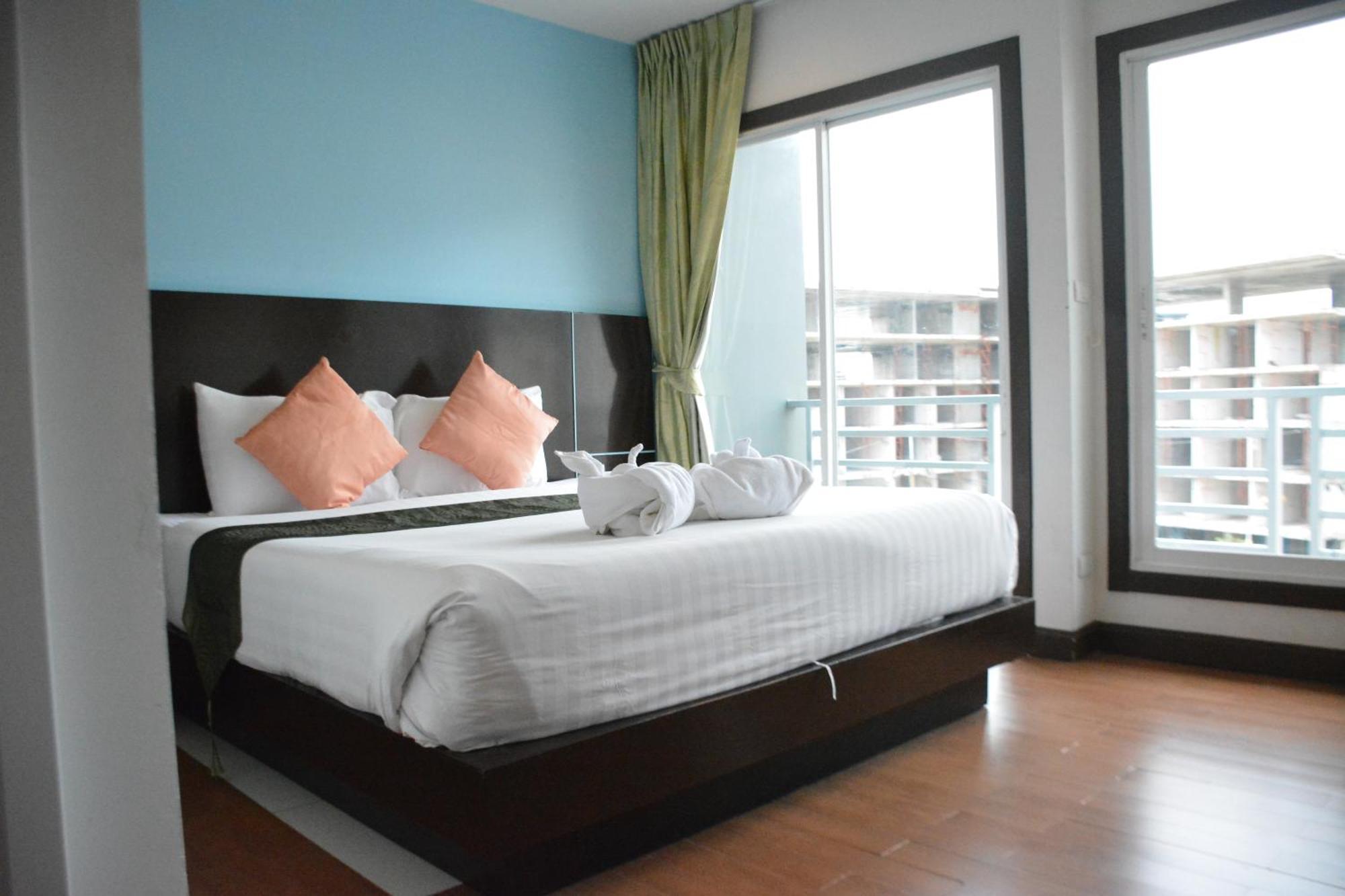 Zephyr Grand Hotel Patong Esterno foto