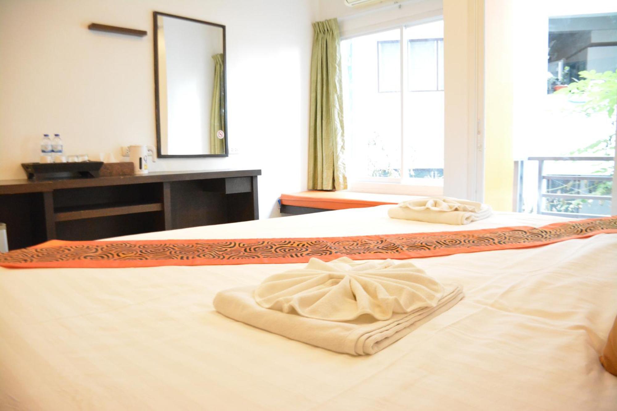 Zephyr Grand Hotel Patong Esterno foto