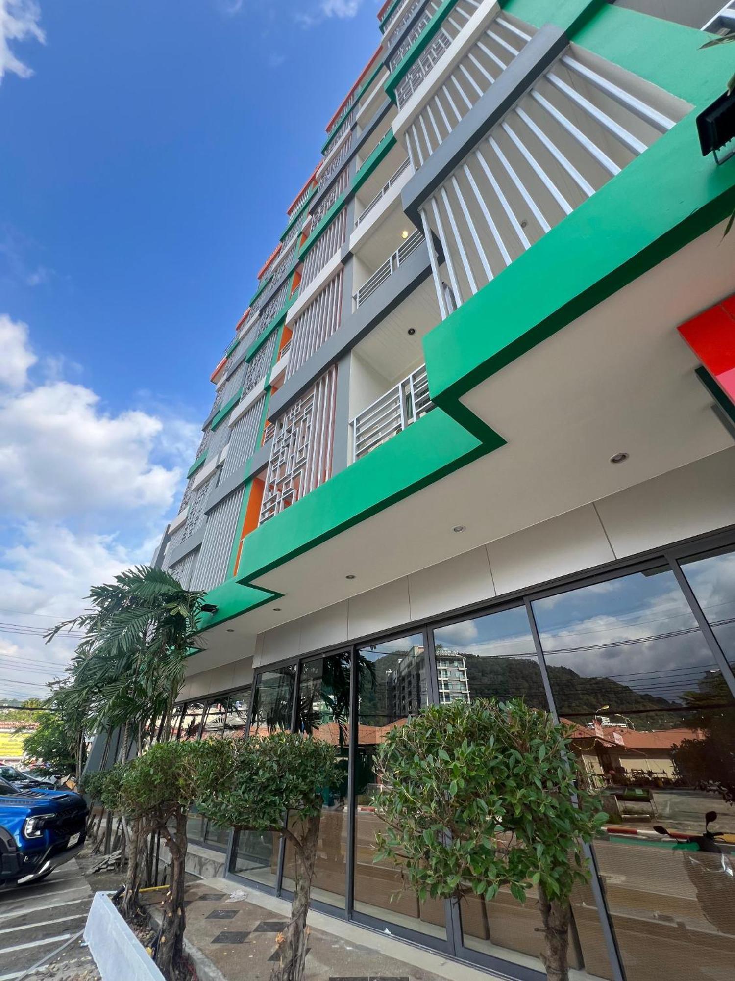 Zephyr Grand Hotel Patong Esterno foto