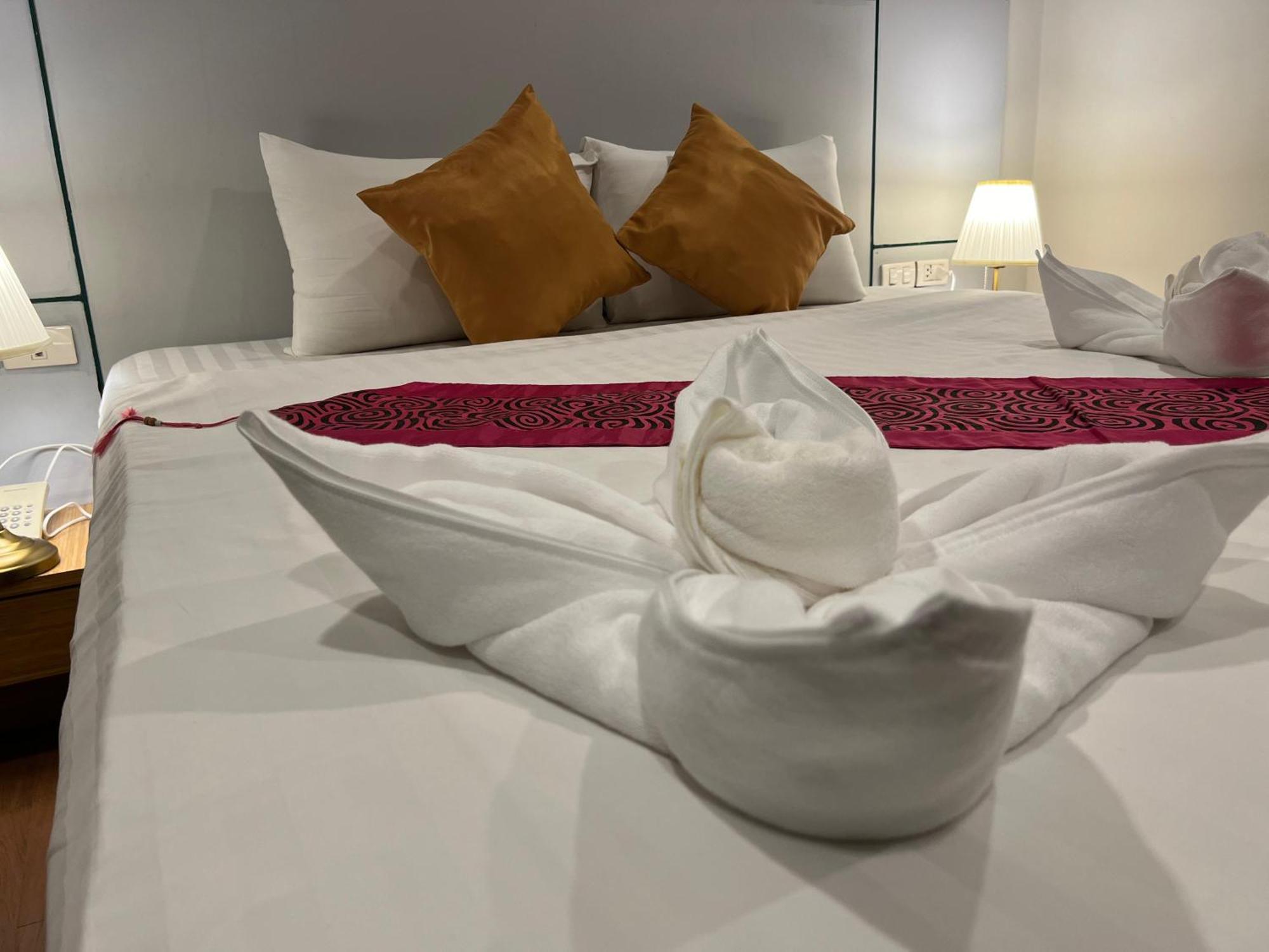 Zephyr Grand Hotel Patong Esterno foto