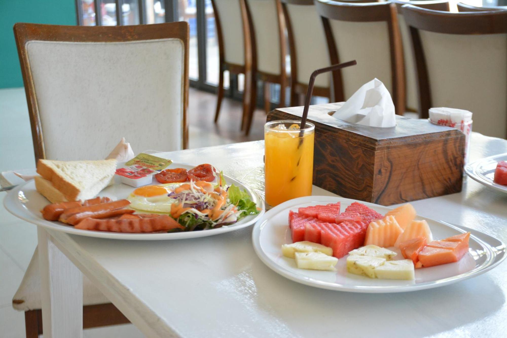 Zephyr Grand Hotel Patong Esterno foto
