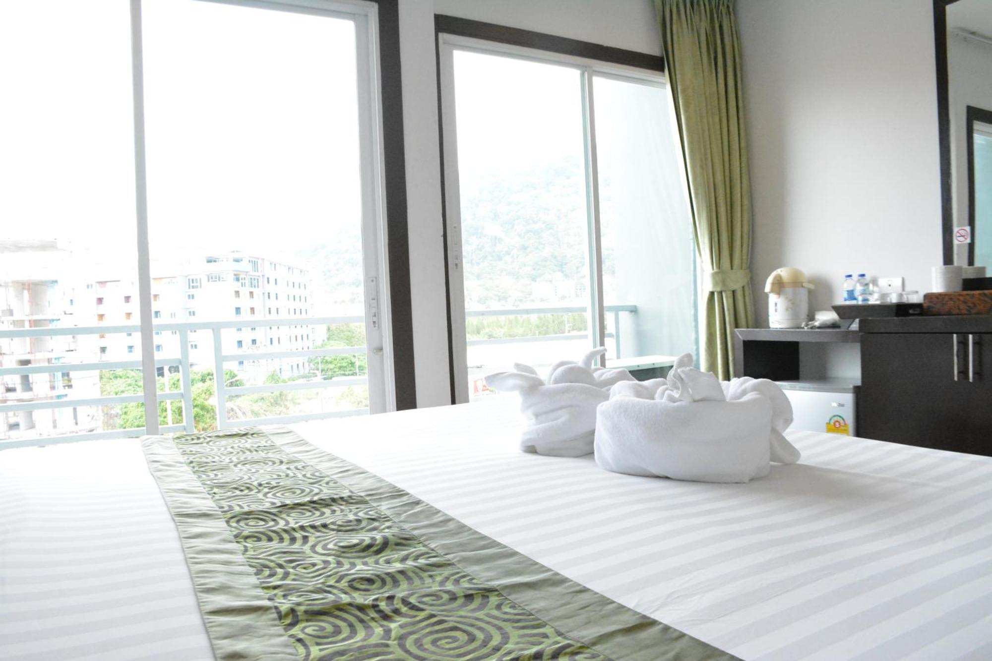 Zephyr Grand Hotel Patong Esterno foto