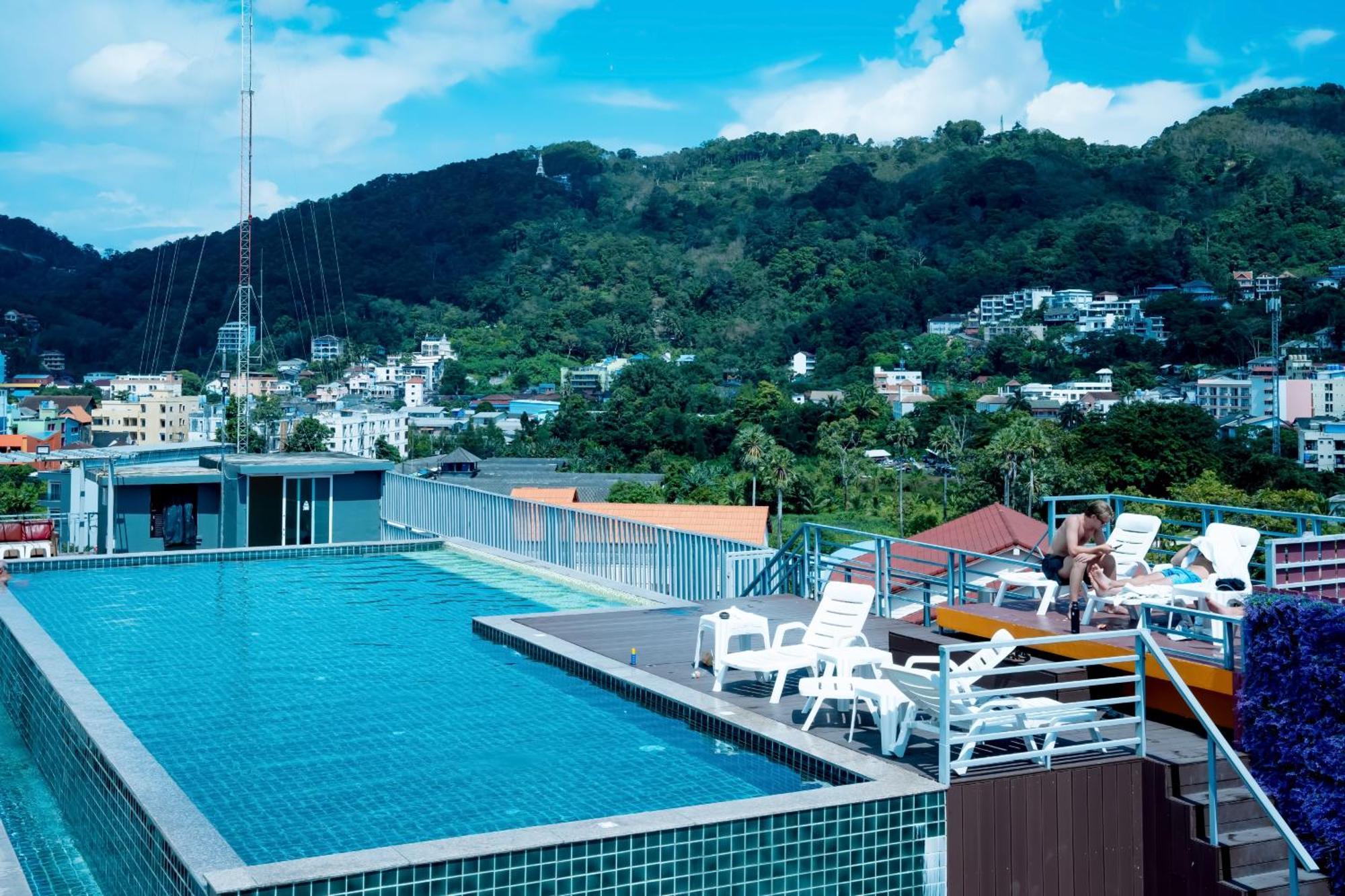 Zephyr Grand Hotel Patong Esterno foto