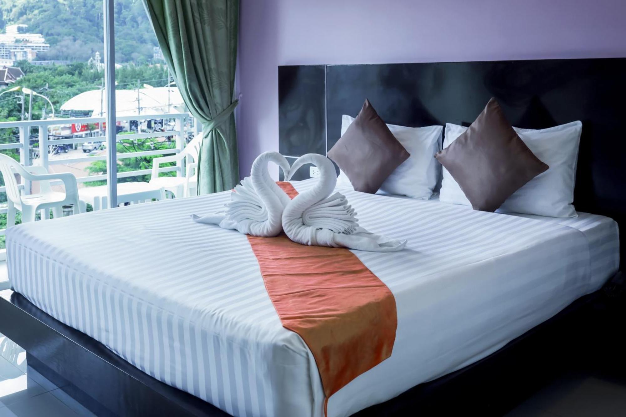 Zephyr Grand Hotel Patong Esterno foto