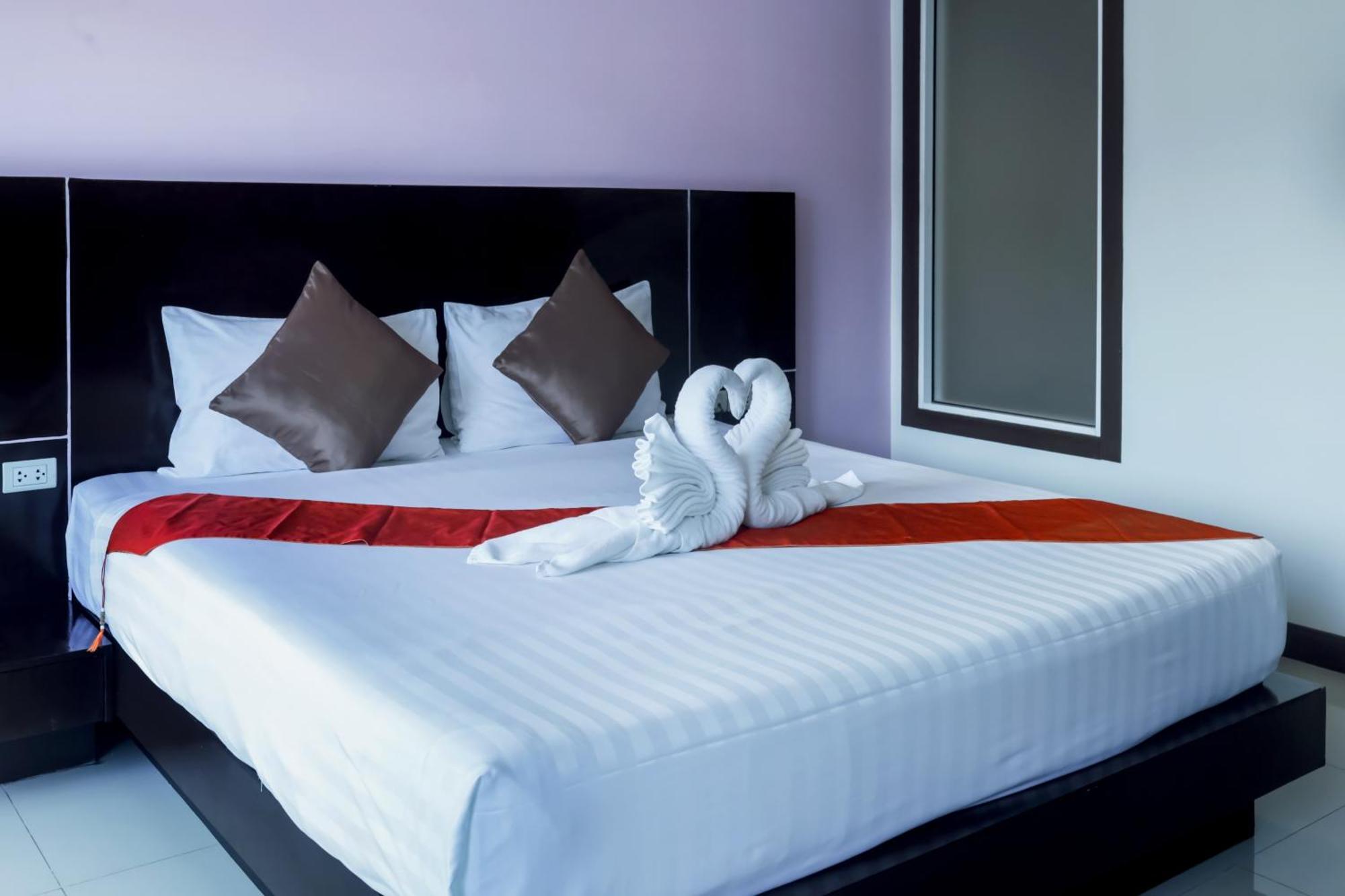 Zephyr Grand Hotel Patong Esterno foto